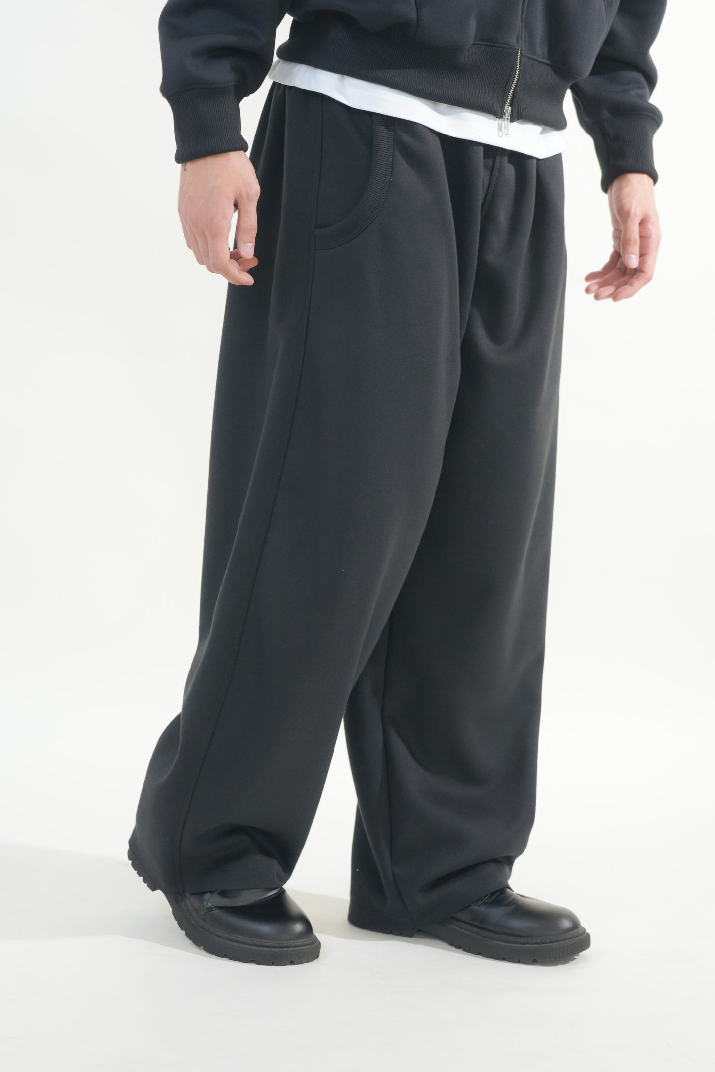 Baggy Ragged Sweatpants (Raw Hem)